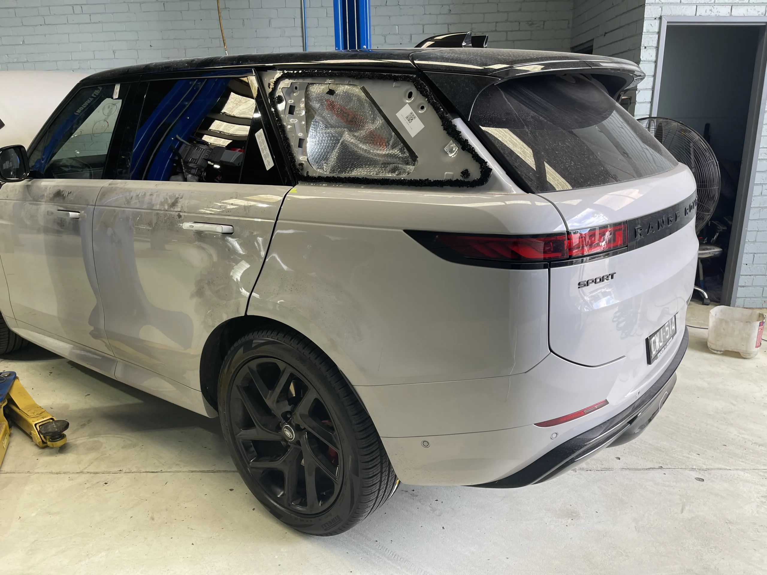 Range Rover Sport Cargo Glass Window Replacement