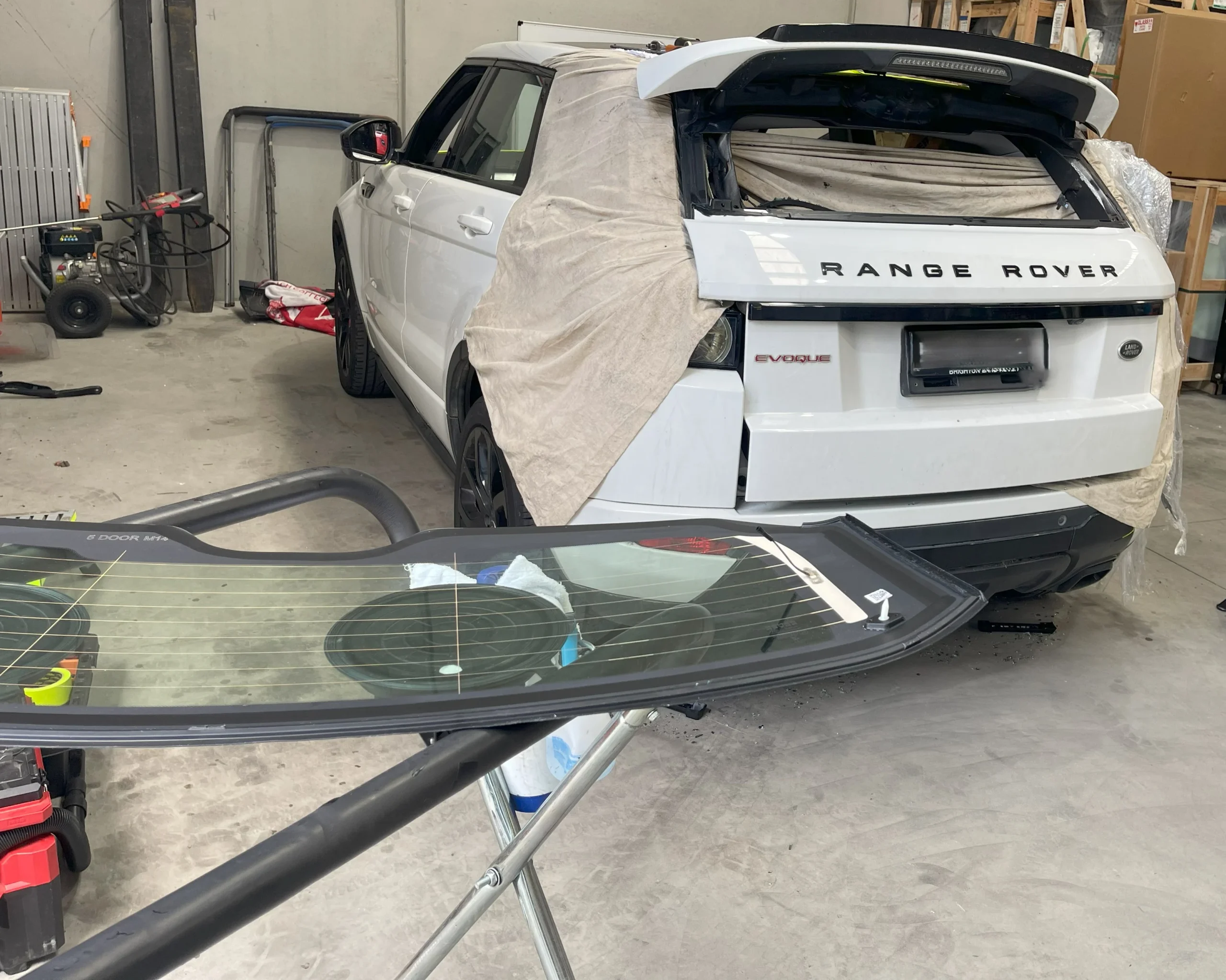 Range Rover Evoque rear window replacement